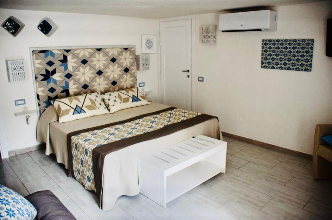 Rooms Apartaments Santa Teresa Capo Testa Eksteriør billede