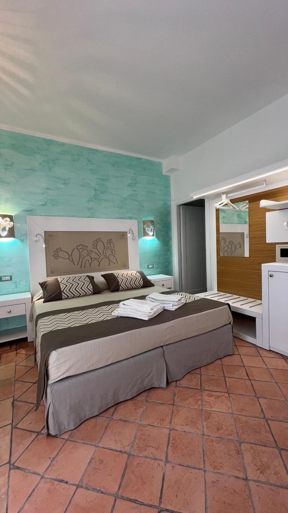 Rooms Apartaments Santa Teresa Capo Testa Eksteriør billede